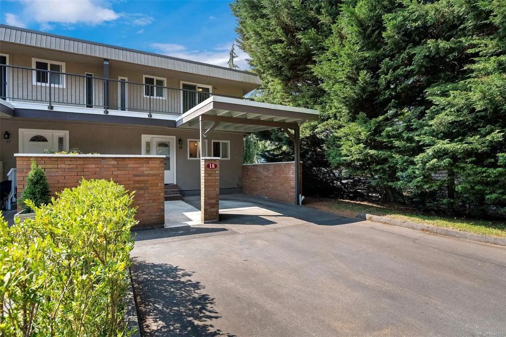 1701 Mckenzie Ave 18, Saanich