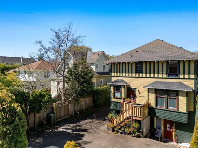 4 of 22 - 123 Cambridge St, Victoria, BC