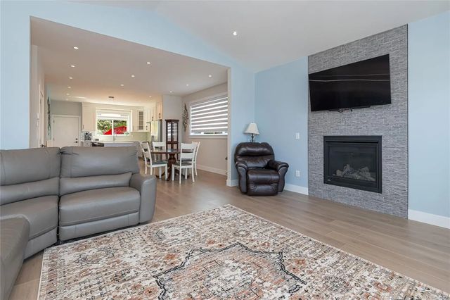 4 of 70 - 616 John Wilson Pl, Ladysmith, BC