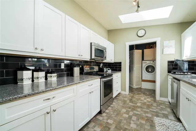 5 of 29 - 2446 Divot Dr, Nanaimo, BC