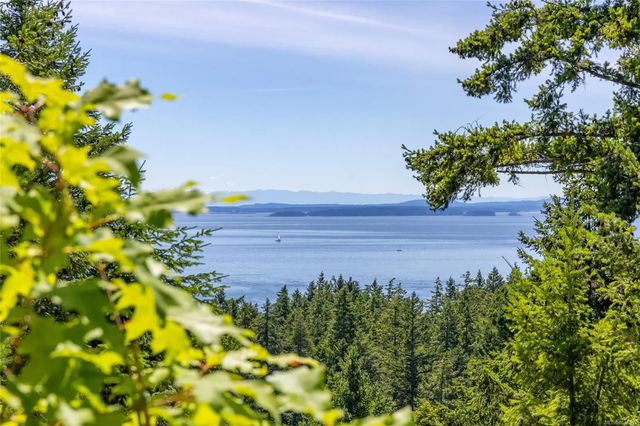 2 of 31 - 9813 Spalding Rd, Pender Island, BC