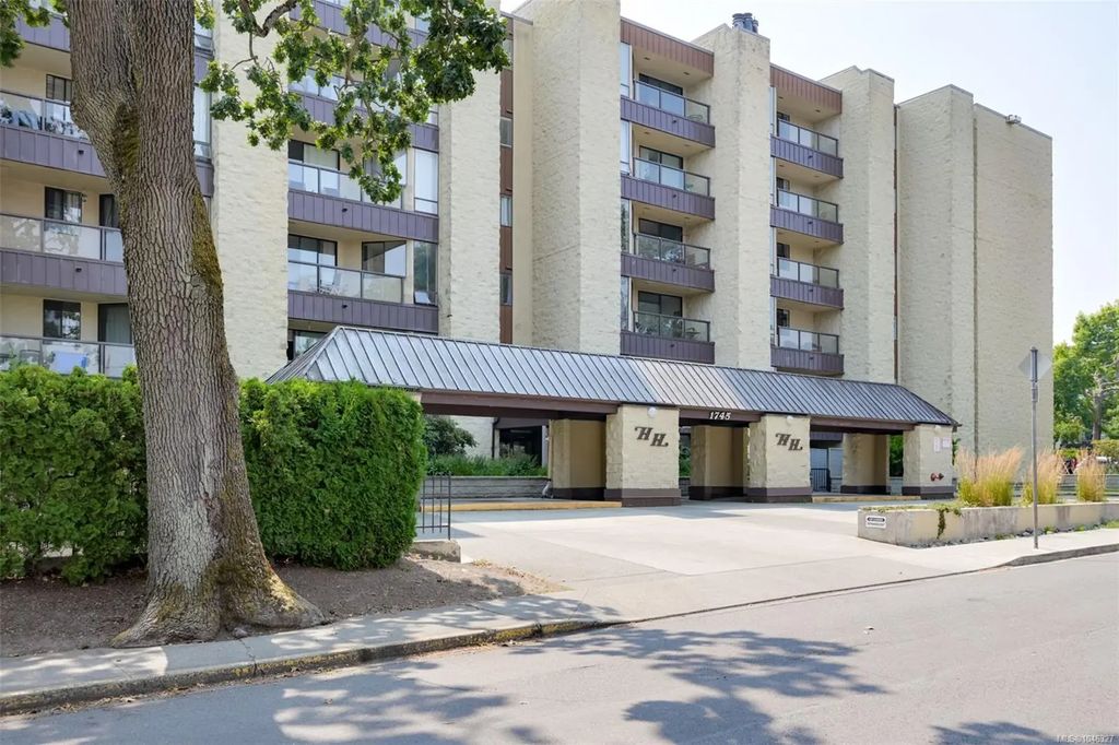 1745 Leighton Rd 505, Victoria