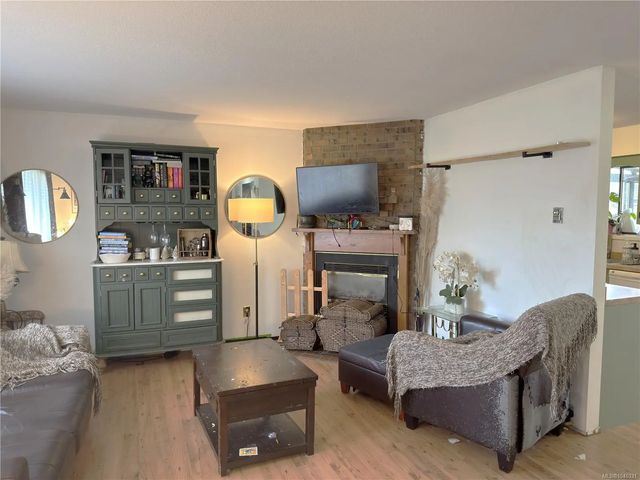 3 of 12 - 693 Wedgewood Cres, Parksville, BC