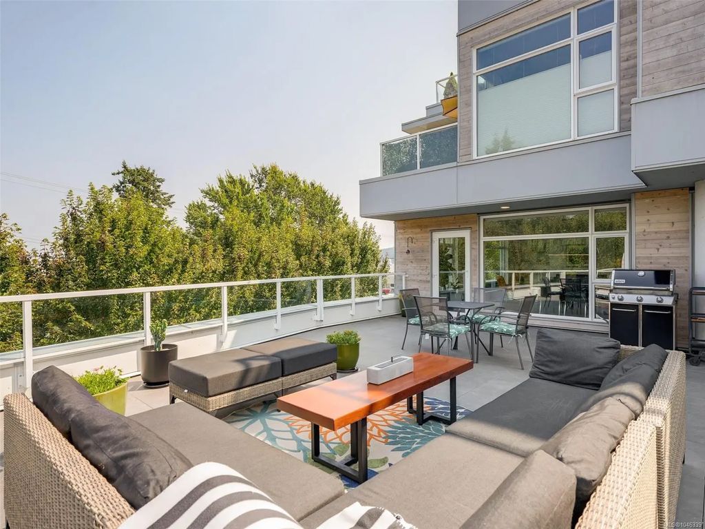 5118 Cordova Bay Rd M102, Saanich