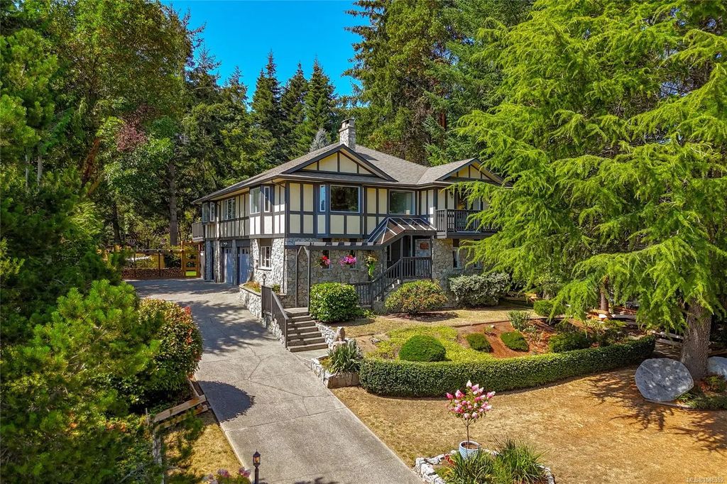 1866 Barrett Dr, North Saanich