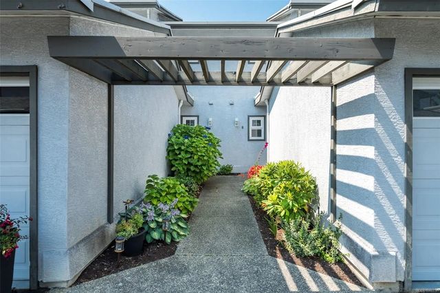 2 of 36 - 2115 Amelia Ave 9, Sidney, BC