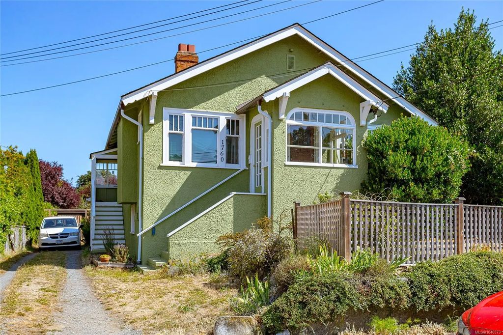 1760 Haultain St, Victoria