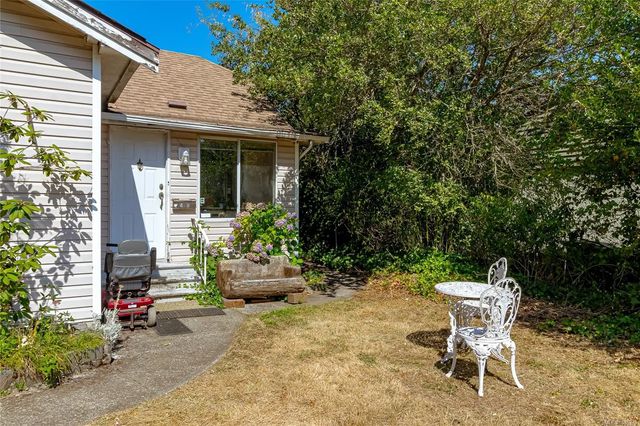 3 of 32 - 508 Davida Ave, Saanich, BC