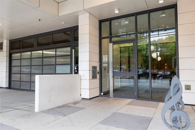 4 of 31 - 960 Yates St 806, Victoria, BC