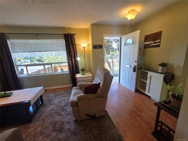 3 of 27 - 3871 Anderson Ave, Port Alberni, BC