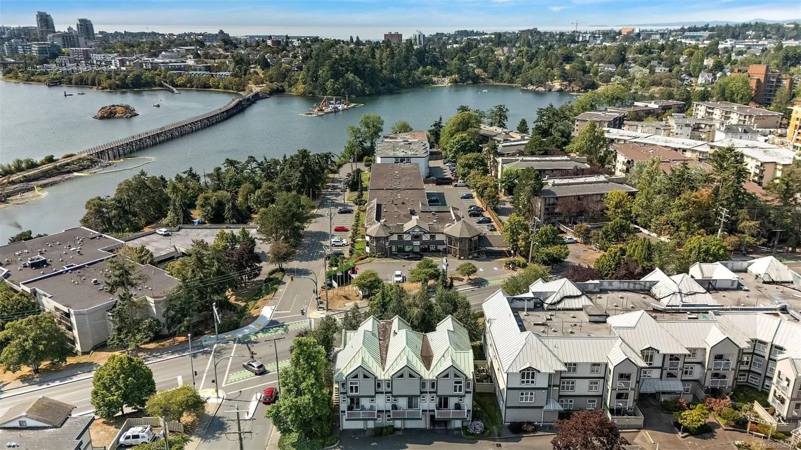 1046431, Residential, 234 Gorge Rd E, Victoria, BC, , , V9A 1L5