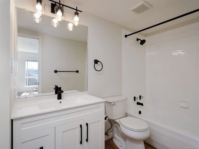 4 of 32 - 689 Bay St 306, Victoria, BC