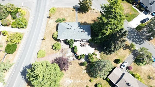 2 of 7 - 3294 Henderson Rd, Oak Bay, BC