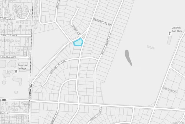 3 of 7 - 3294 Henderson Rd, Oak Bay, BC