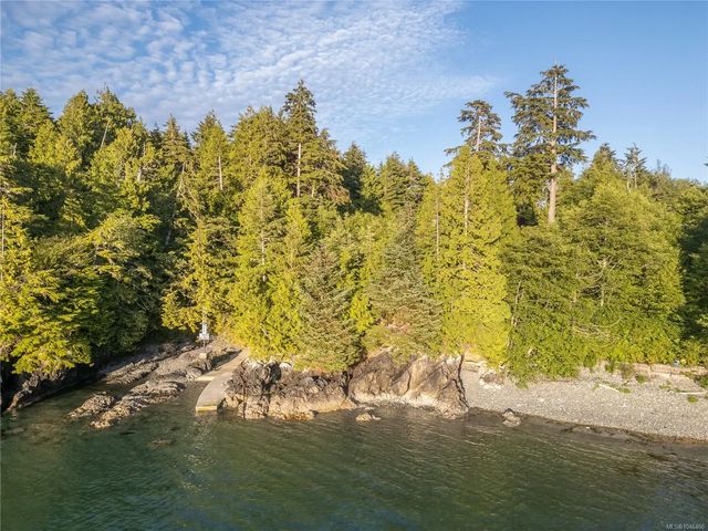 3 of 16 - 261 Cedar St, Tofino, BC