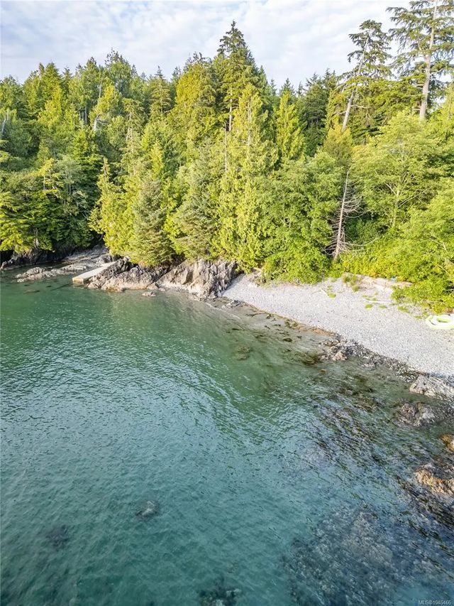 4 of 16 - 261 Cedar St, Tofino, BC