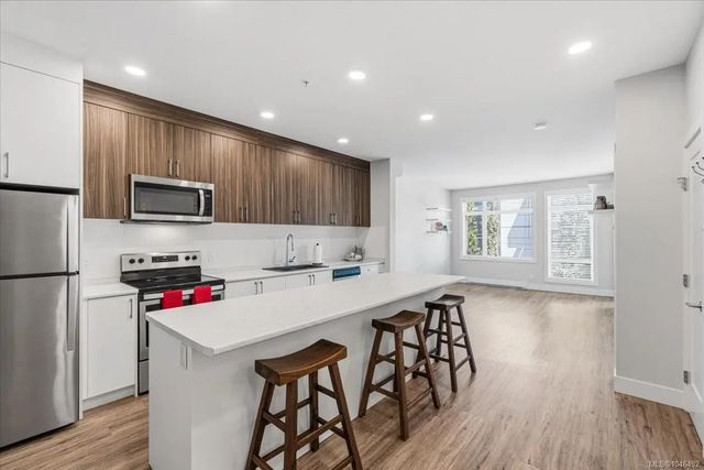 6540 Metral Dr 313, Nanaimo