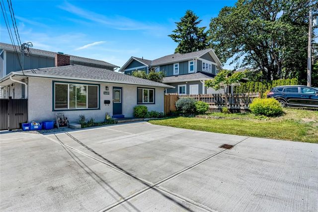 2 of 41 - 1689 Kisber Ave, Saanich, BC