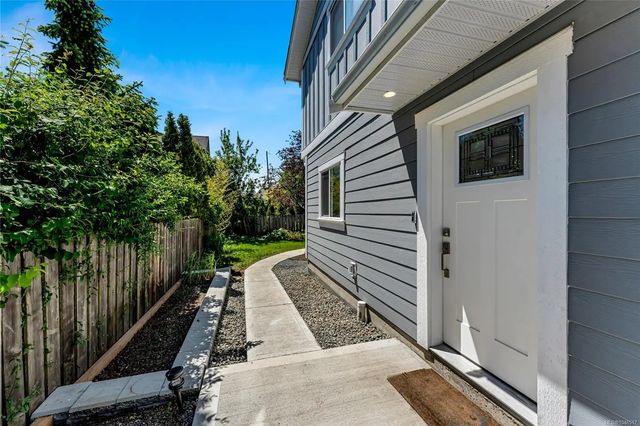 3 of 41 - 1689 Kisber Ave, Saanich, BC