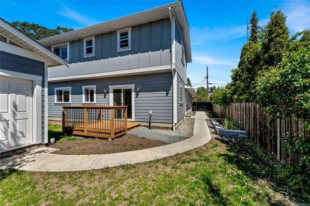 4 of 41 - 1689 Kisber Ave, Saanich, BC