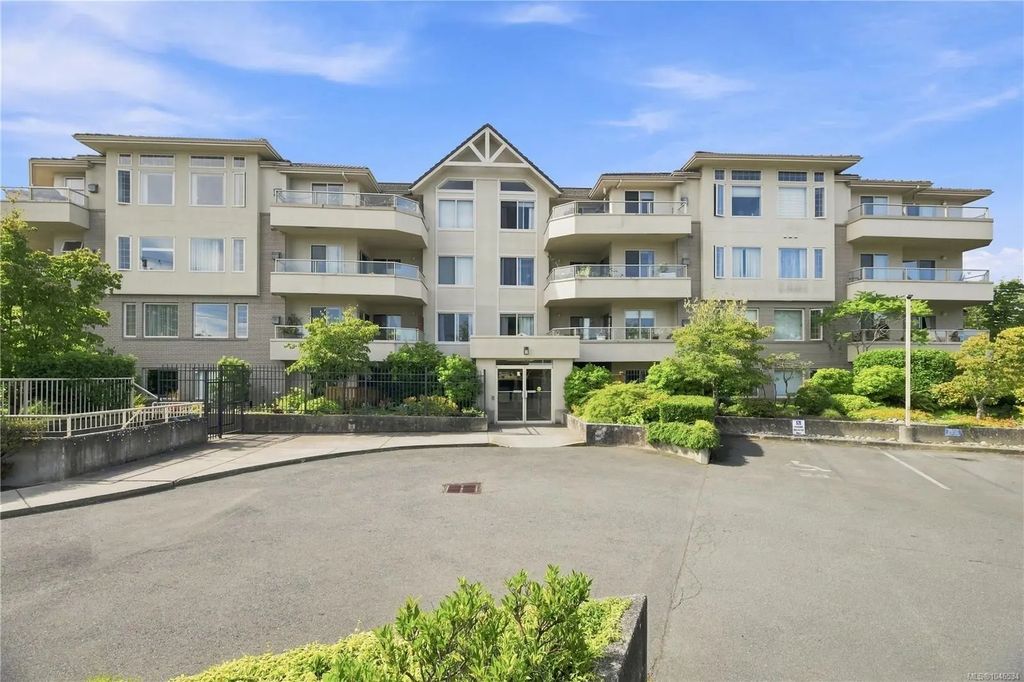 3700 Carey Rd 303, Saanich