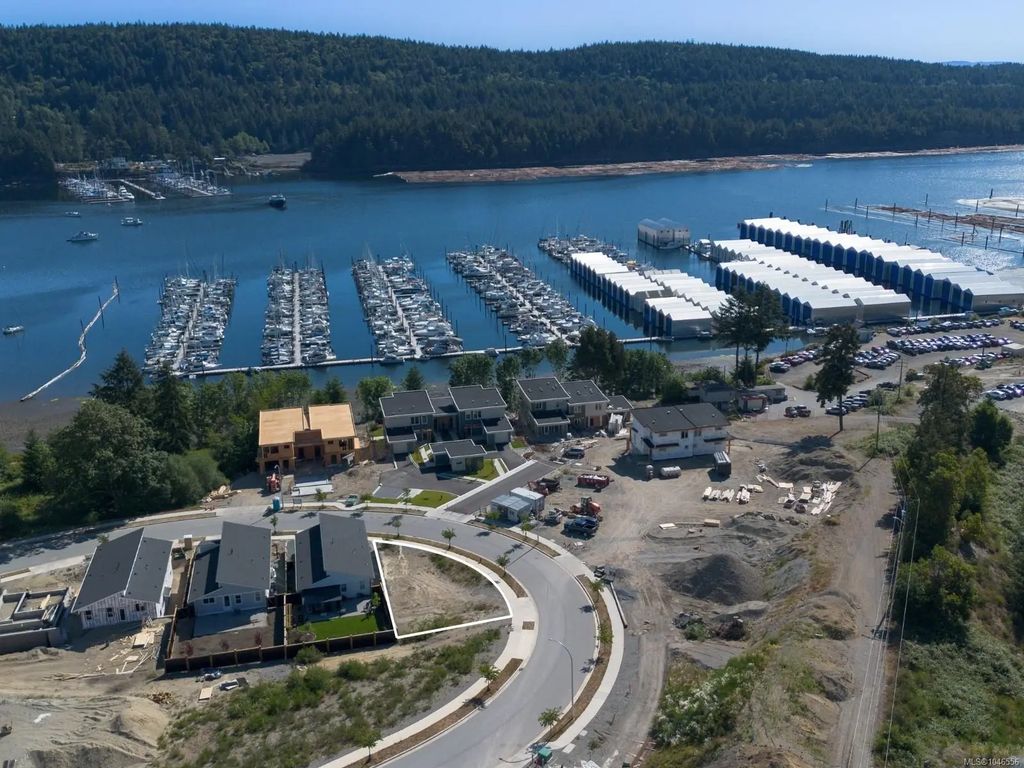 163 Marina View Dr, Ladysmith