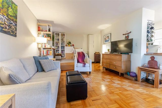 5 of 52 - 250 Douglas St 101, Victoria, BC