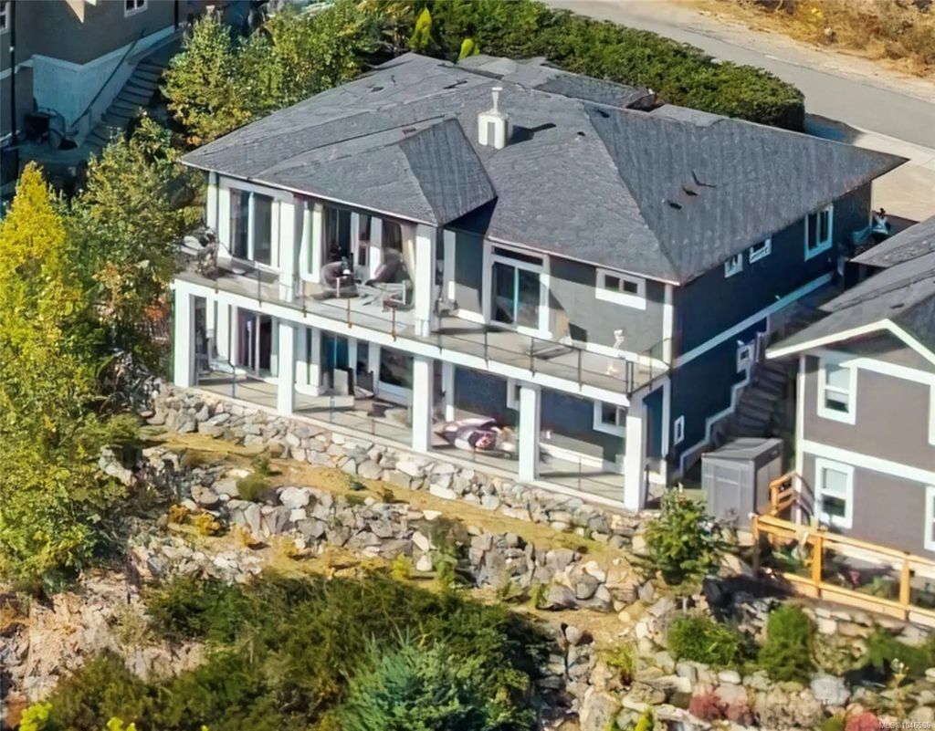 909 Hanington Rd, Ladysmith