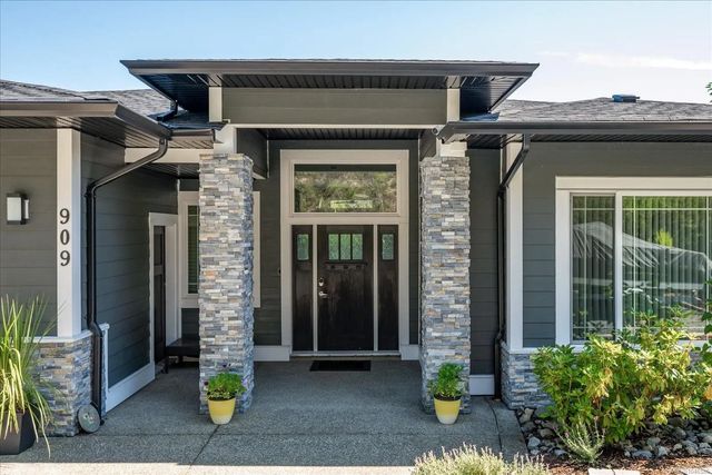 3 of 64 - 909 Hanington Rd, Ladysmith, BC