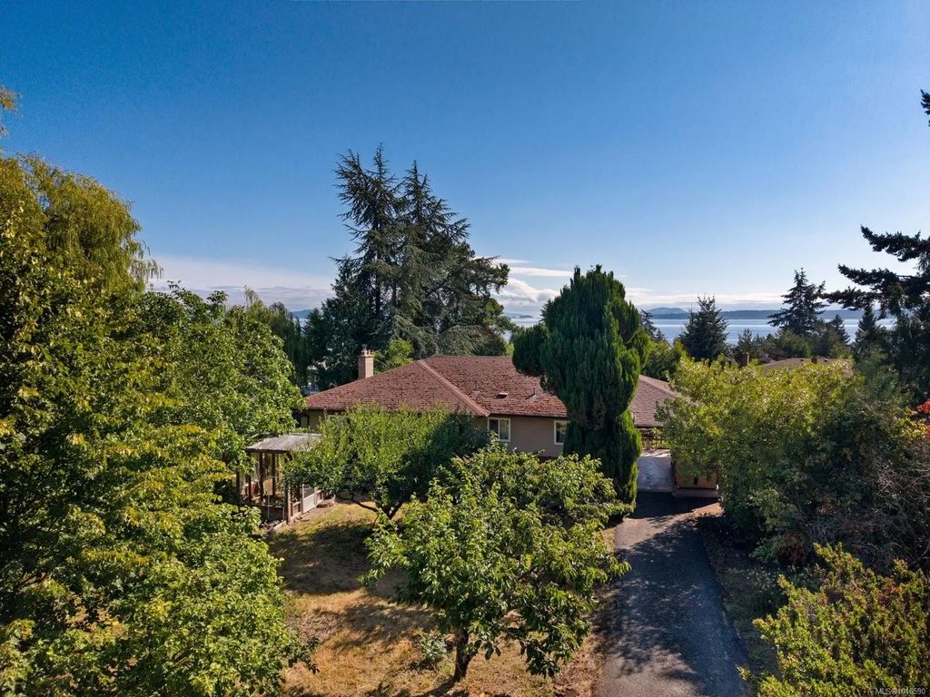 8625 Aldous Terr, North Saanich