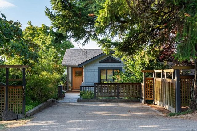 2 of 43 - 10994 Madrona Dr, North Saanich, BC