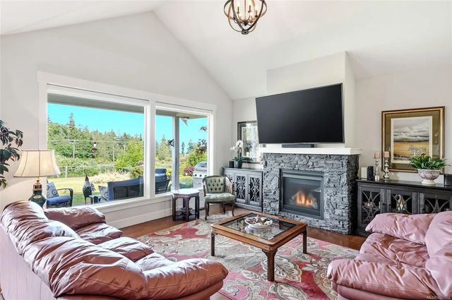 2 of 37 - 3861 Creekside Dr, Bowser, BC