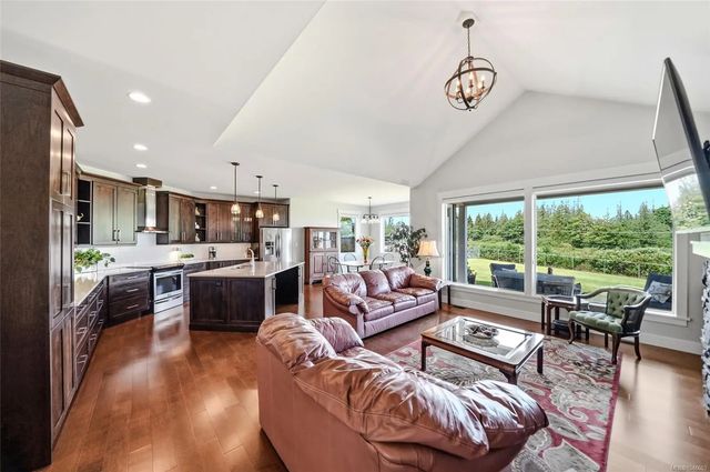 3 of 37 - 3861 Creekside Dr, Bowser, BC