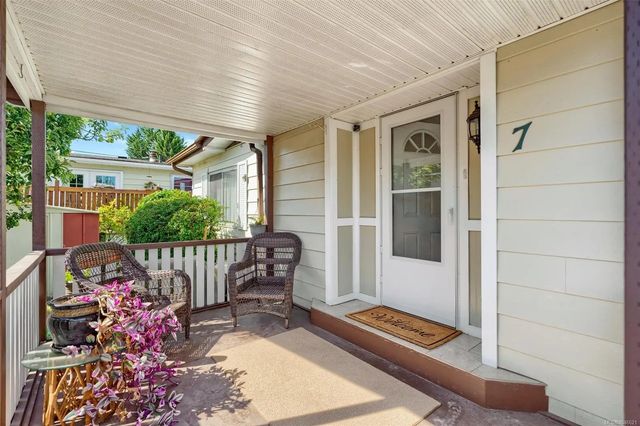 2 of 24 - 158 Cooper Rd 7, View Royal, BC