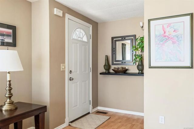 4 of 24 - 158 Cooper Rd 7, View Royal, BC