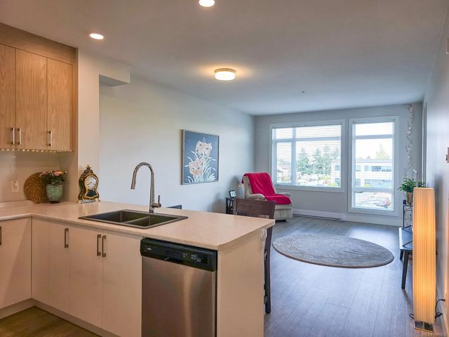 6544 Metral Dr 204, Nanaimo