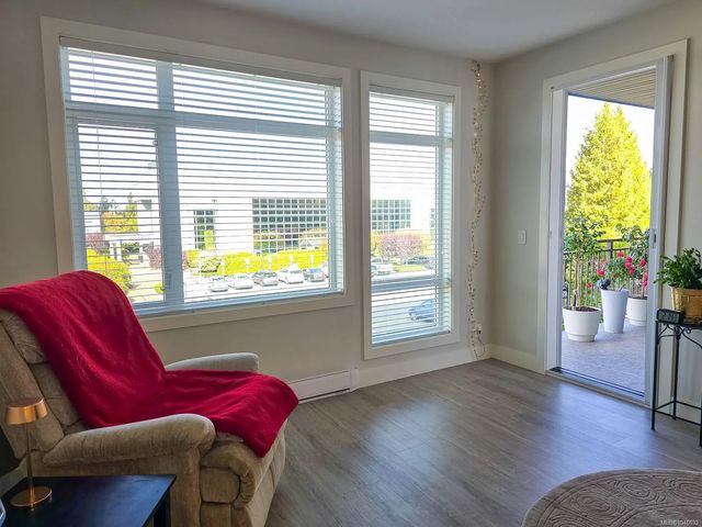 2 of 22 - 6544 Metral Dr 204, Nanaimo, BC