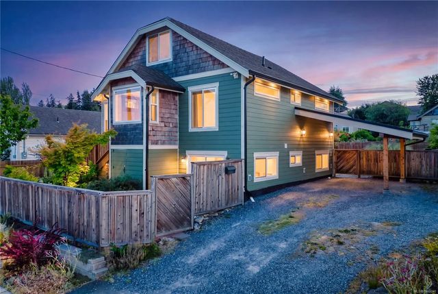 2 of 61 - 726 Haliburton St, Nanaimo, BC