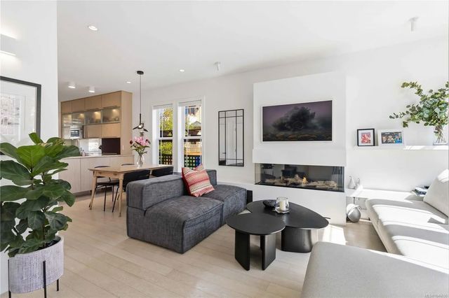 4 of 77 - 508 Pendray St 4, Victoria, BC