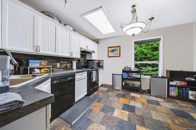 5 of 35 - 1001 Timberwood Dr, Nanaimo, BC