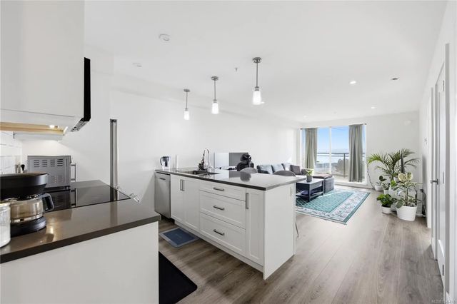 2 of 32 - 119 Haliburton St 503, Nanaimo, BC