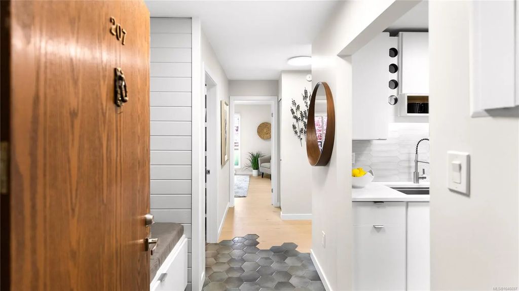 1419 Stadacona Ave 207, Victoria