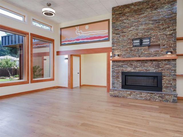 2 of 43 - 4160 Tyndall Ave, Saanich, BC