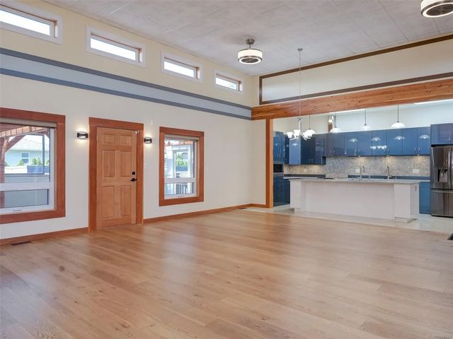 3 of 43 - 4160 Tyndall Ave, Saanich, BC