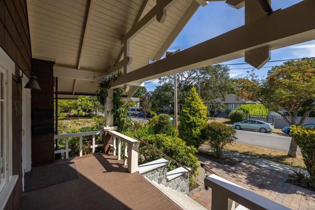 3 of 60 - 908 Cowichan St, Victoria, BC