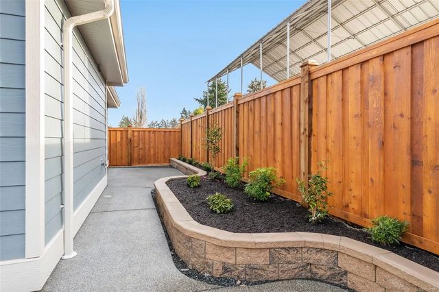 4 of 34 - 410 Hummingbird Pl, Parksville, BC
