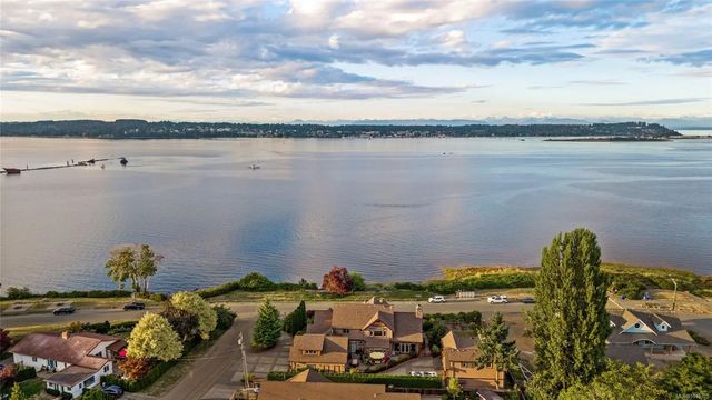 2 of 87 - 3943/3941 Marine Dr, Royston, BC