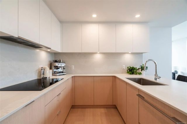 4 of 30 - 1100 Yates St 511, Victoria, BC