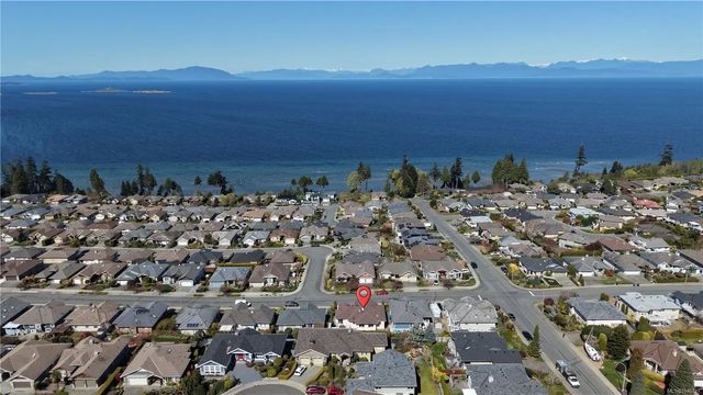 4 of 49 - 6455 Groveland Dr, Nanaimo, BC