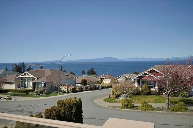 5 of 49 - 6455 Groveland Dr, Nanaimo, BC
